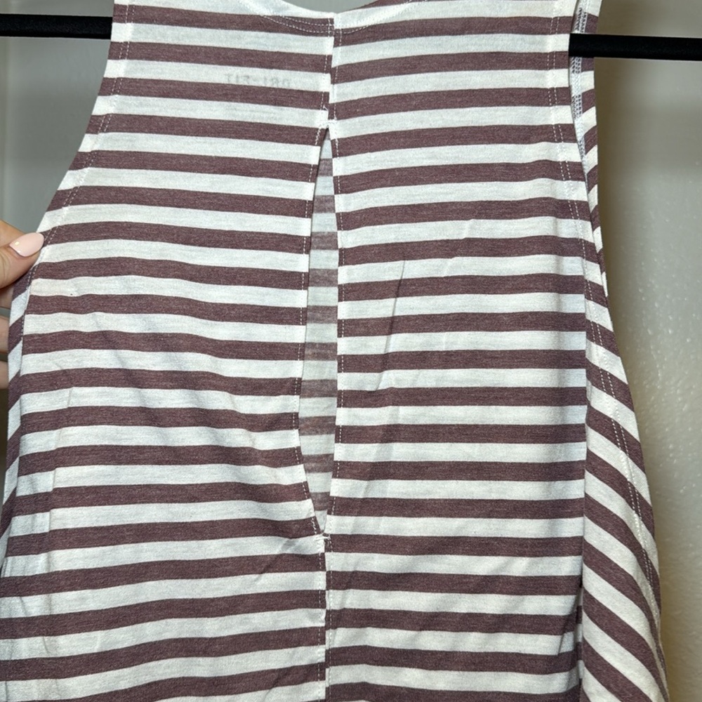 Nike workout tank - Picture 2 of 2